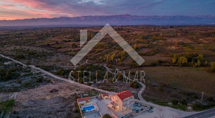 Land for sale 2107 m² – Smilčić