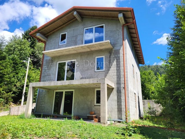 Kuća na prodaju 283 m² – Breze