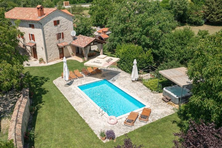 Dům na prodej 180 m² – Tinjan