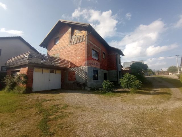 Kuća na prodaju 502 m² – Ogulin