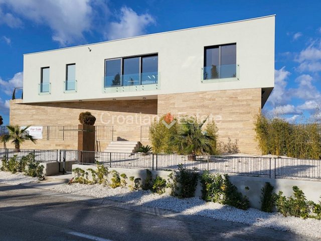 Hiša na predaj 361 m² – Čiovo