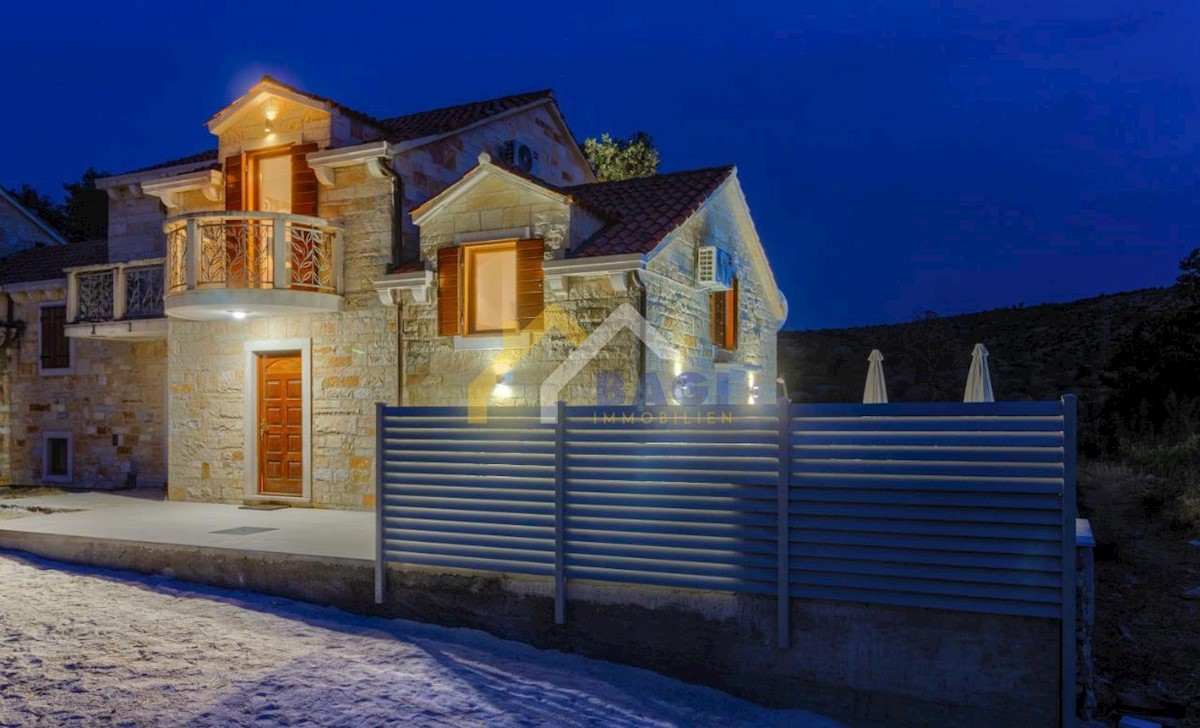 House For sale - SPLITSKO-DALMATINSKA BRAČ