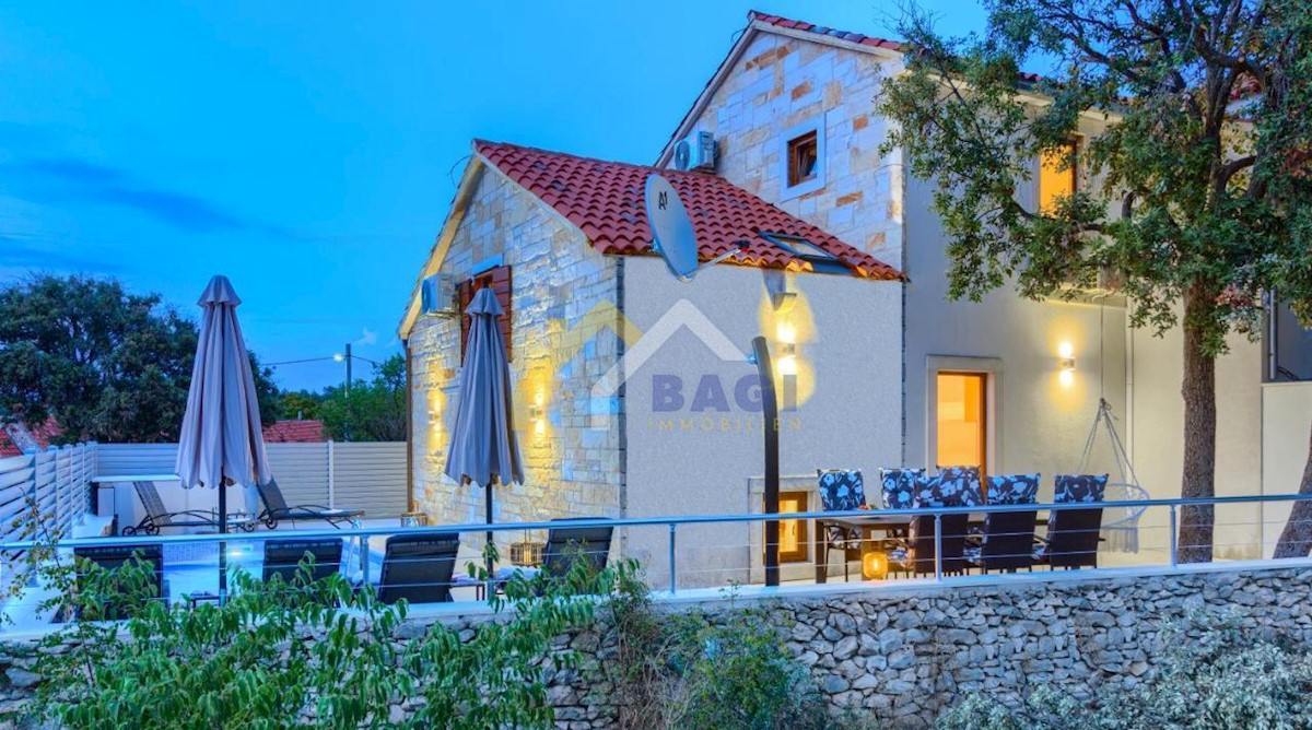 House For sale - SPLITSKO-DALMATINSKA BRAČ