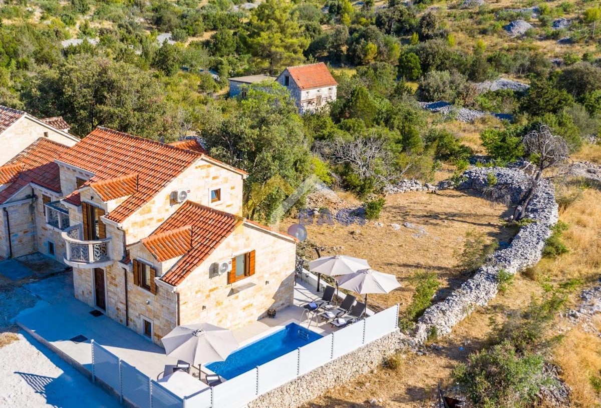 House For sale - SPLITSKO-DALMATINSKA BRAČ