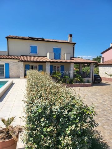 Kuća na prodaju 262 m² – Rebići