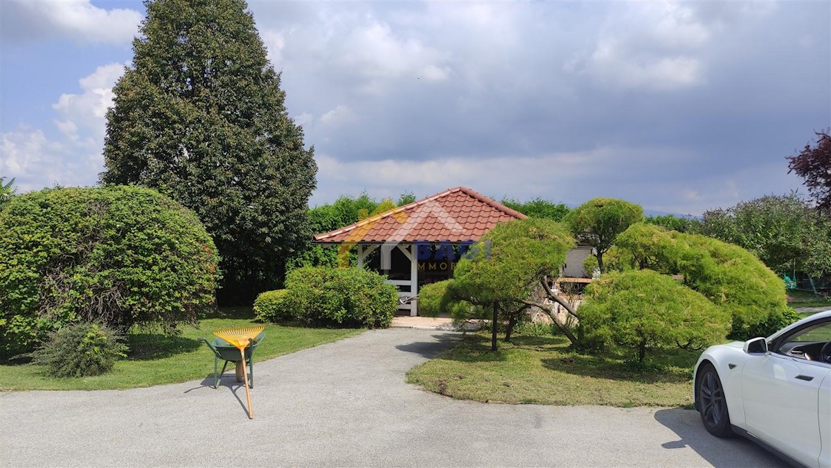 Hiša Na predaj - ZAGREBAČKA STUPNIK