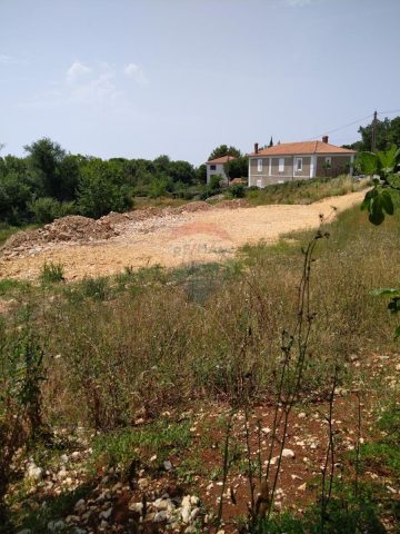 Zemljište na prodaju 2038 m² – Kras