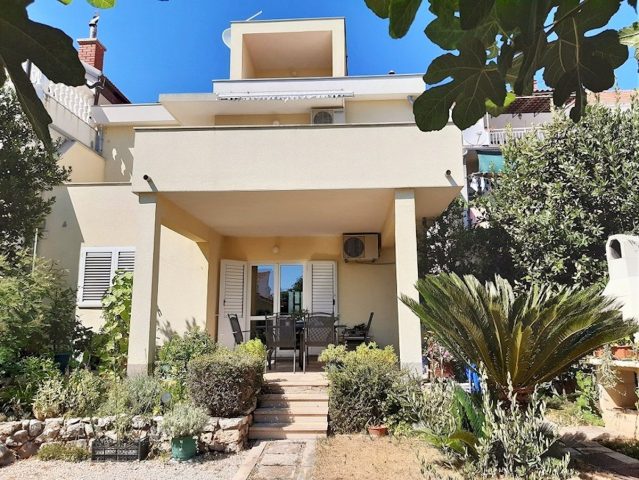 Kuća na prodaju 300 m² – Vodice