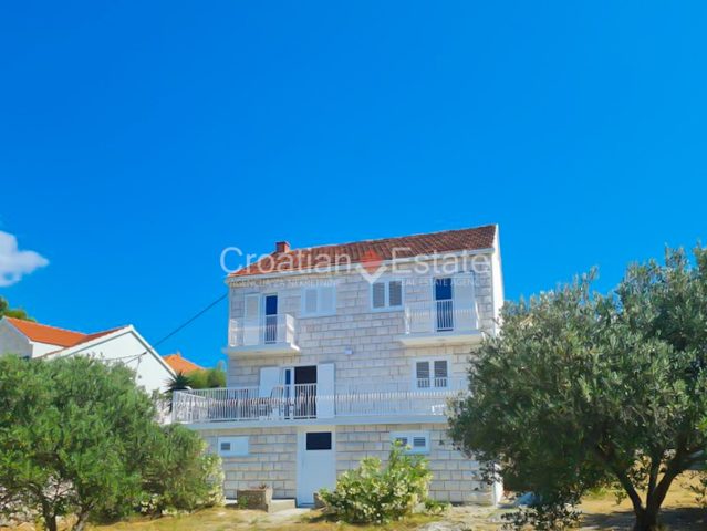Kuća na prodaju 145 m² – Brač