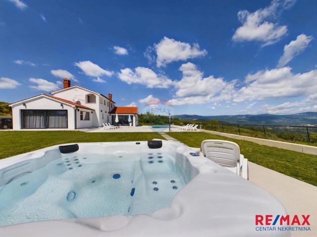 Kuća na prodaju 230 m² – Vrh