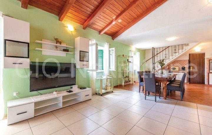 Kuća za najam 210 m² – Gizdavac