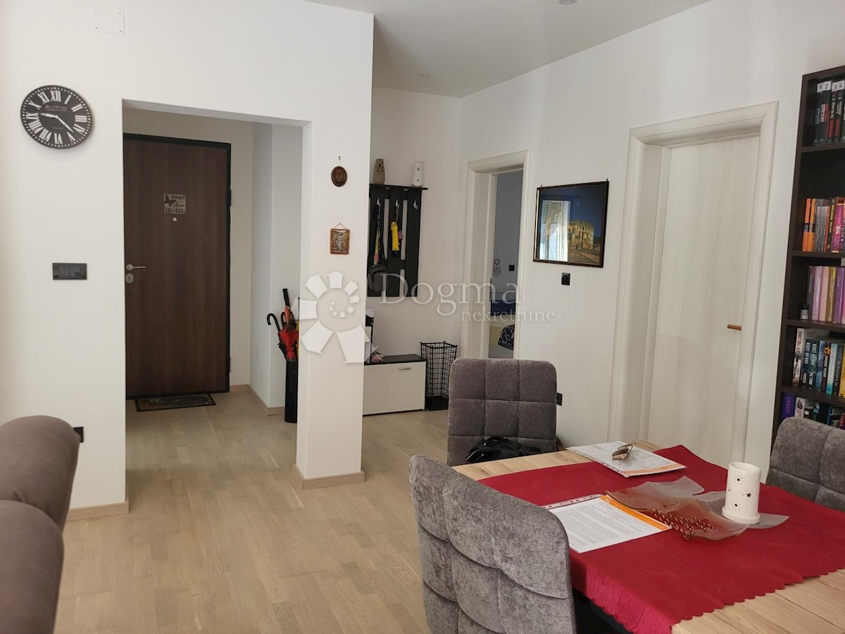 Stan Na prodaju - PRIMORSKO-GORANSKA CRIKVENICA
