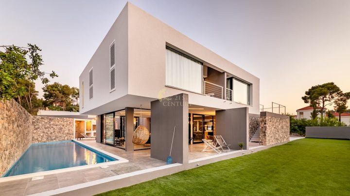 House for sale 220 m² – Sutivan