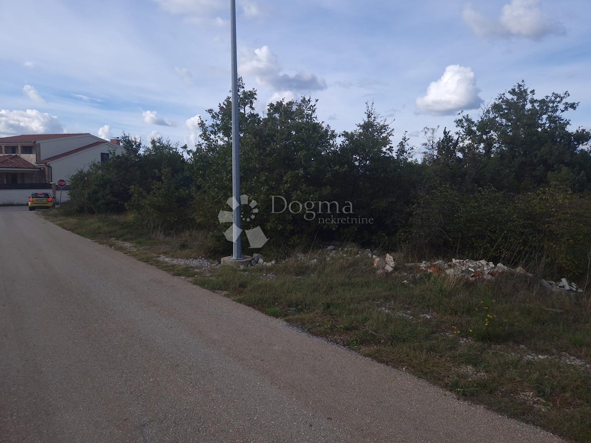 Pozemok Na predaj - ZADARSKA POLIČNIK