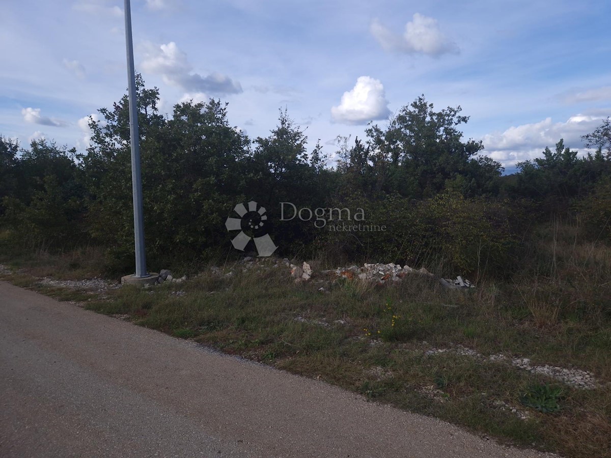 Pozemok Na predaj - ZADARSKA POLIČNIK