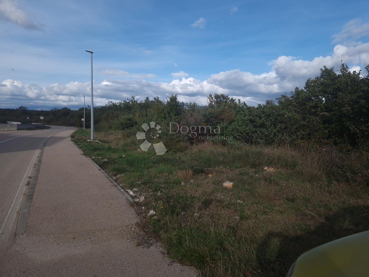 Pozemok Na predaj - ZADARSKA POLIČNIK
