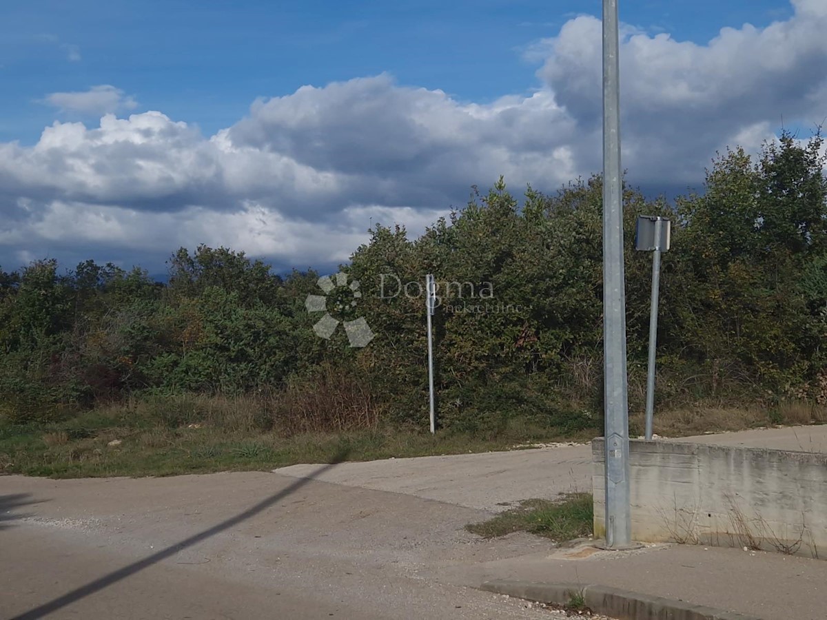 Pozemok Na predaj - ZADARSKA POLIČNIK