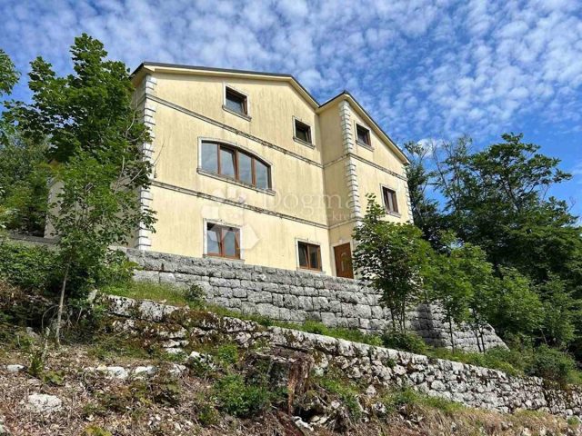 House for sale 200 m² – Oprič