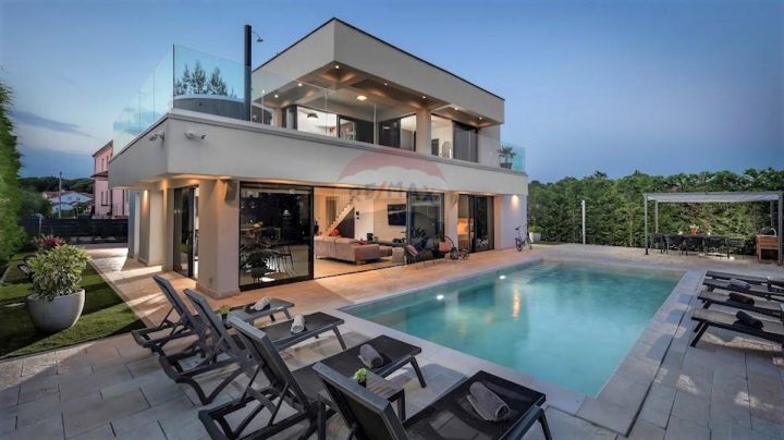 Hiša na predaj 260 m² – Lovrečica