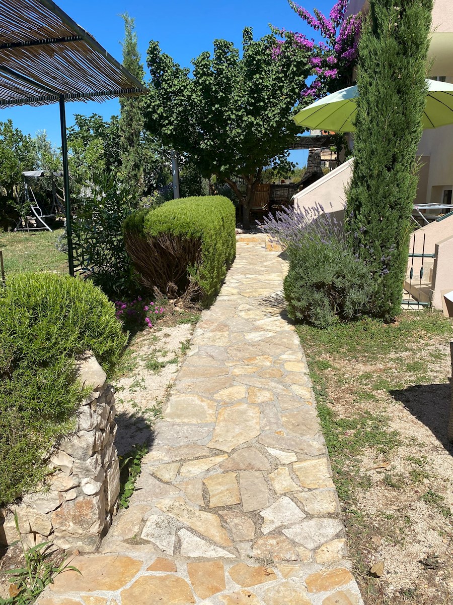 Kuća Na prodaju - ŠIBENSKO-KNINSKA ROGOZNICA