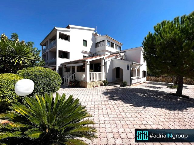 Kuća na prodaju 472 m² – Vinišće