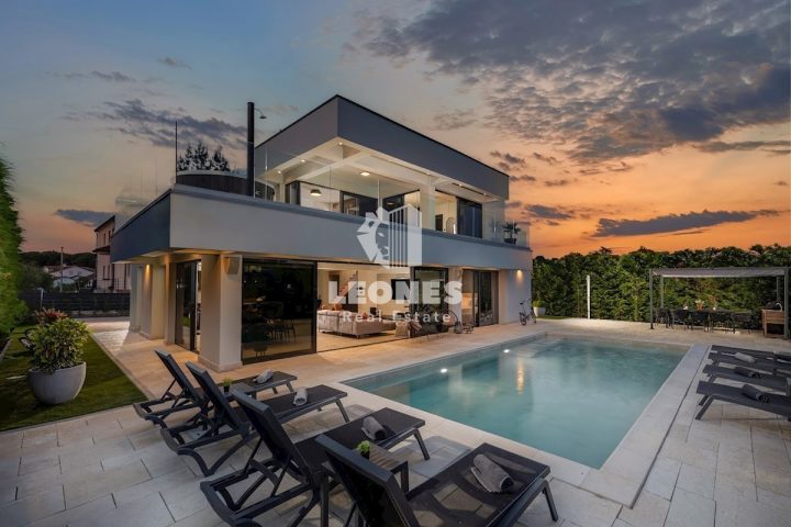 Hiša na predaj 278 m² – Lovrečica