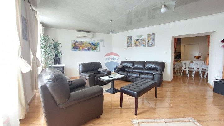 Kuća na prodaju 380 m² – Kastav