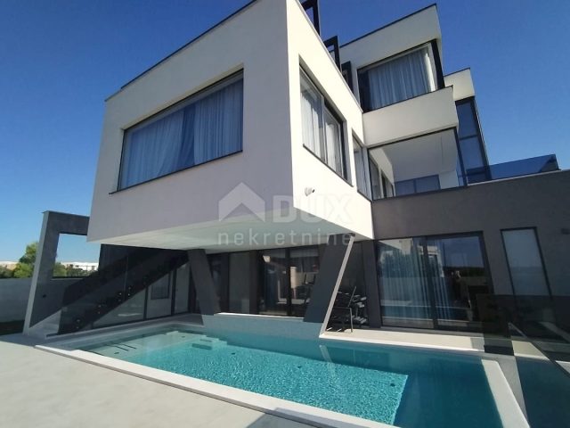 Dům na prodej 420 m² – Medulin