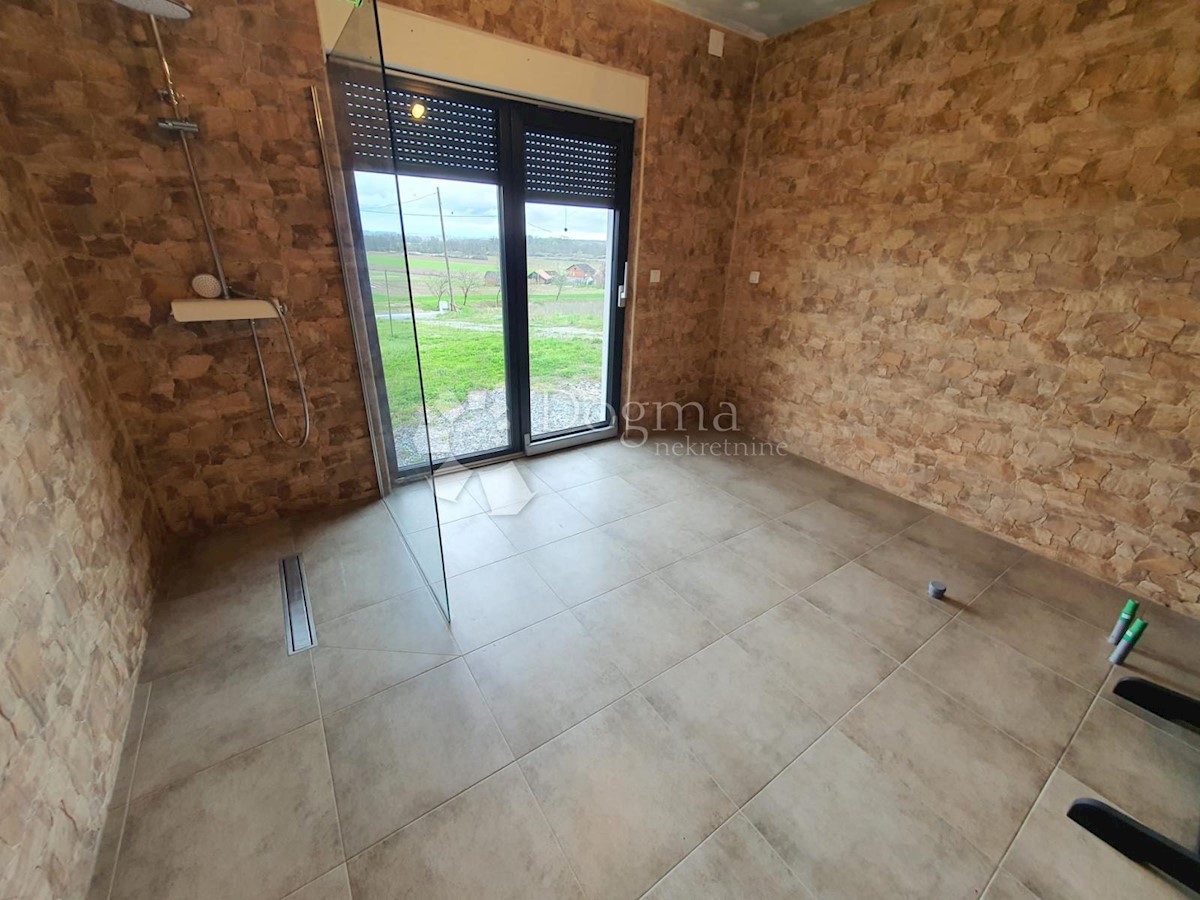 Maison À vendre - SISAČKO-MOSLAVAČKA KUTINA