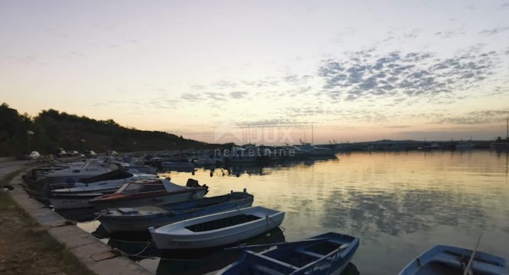 Land for sale 971 m² – Privlaka