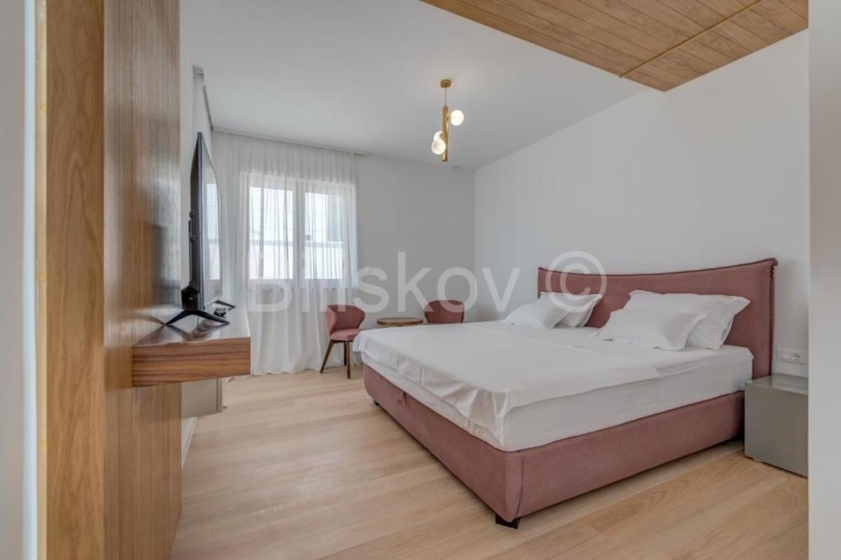 Casa In vendita - SPLITSKO-DALMATINSKA BAŠKA VODA