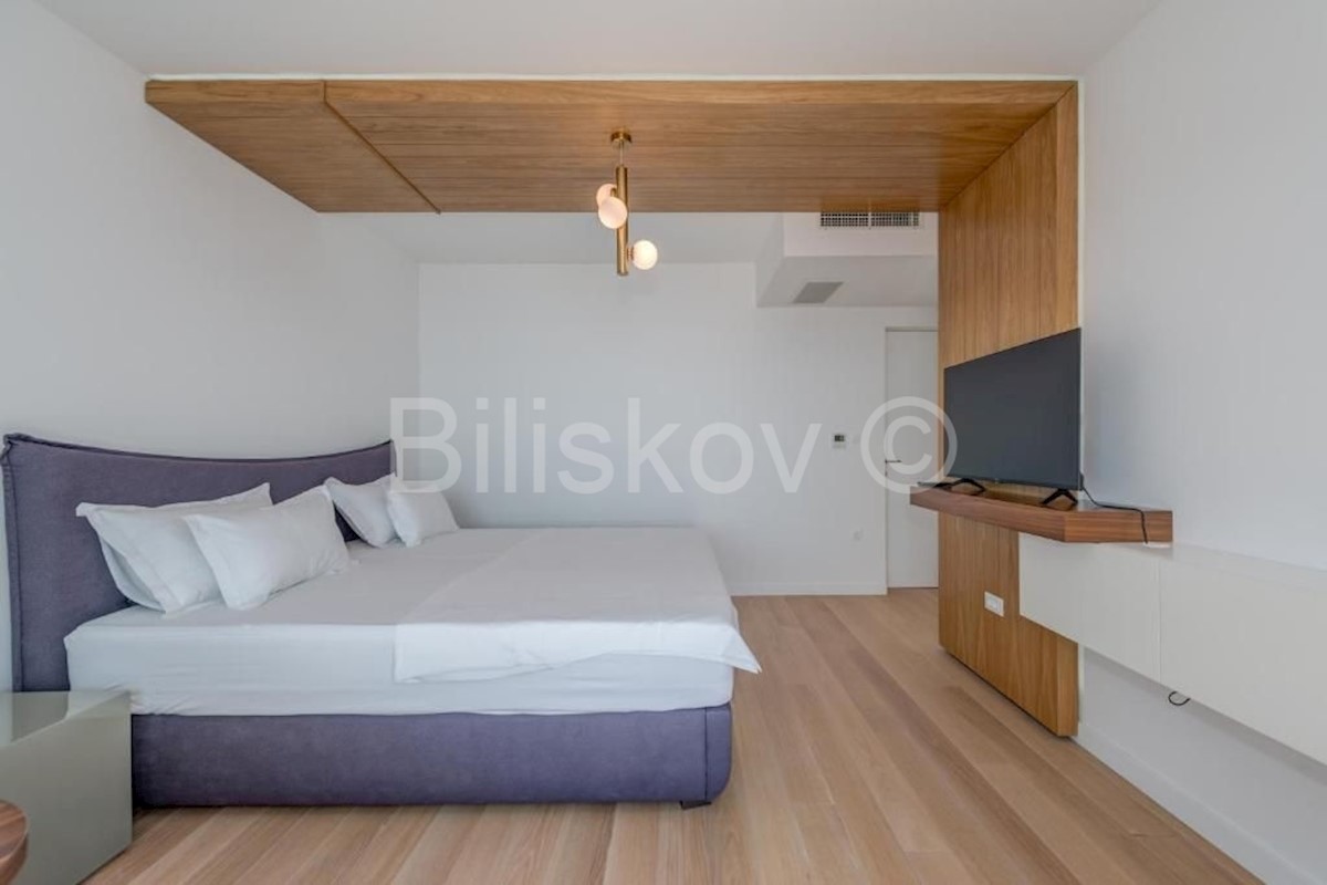 Casa In vendita - SPLITSKO-DALMATINSKA BAŠKA VODA