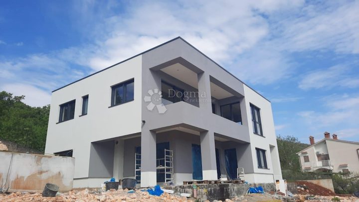 Kuća na prodaju 235 m² – Labin