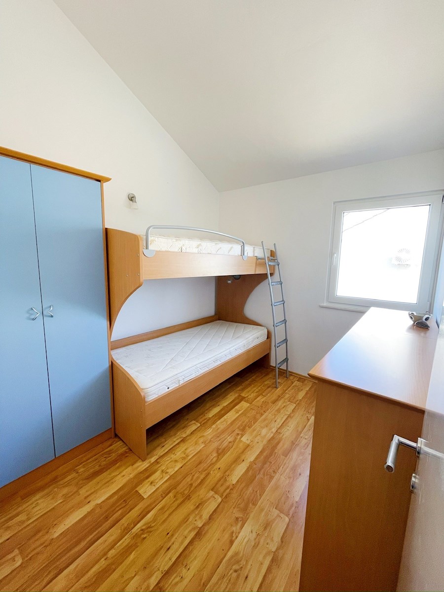 Apartma Na predaj - ŠIBENSKO-KNINSKA ROGOZNICA