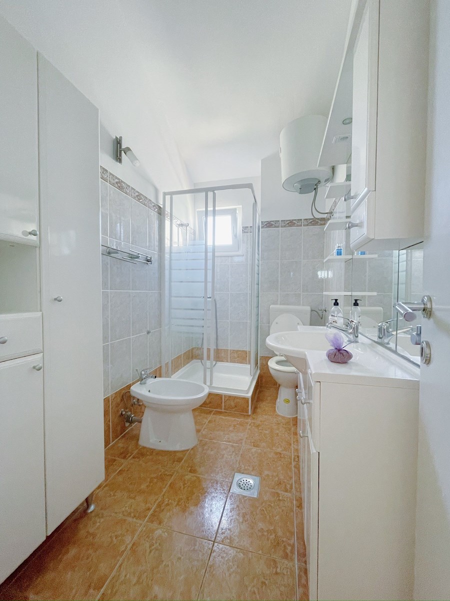 Apartma Na predaj - ŠIBENSKO-KNINSKA ROGOZNICA