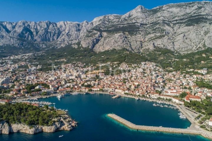 Pozemok na predaj 946 m² – Makarska