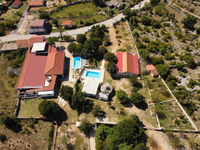 Kuća Na prodaju - Šibensko-kninska Unešić - foto 3/35