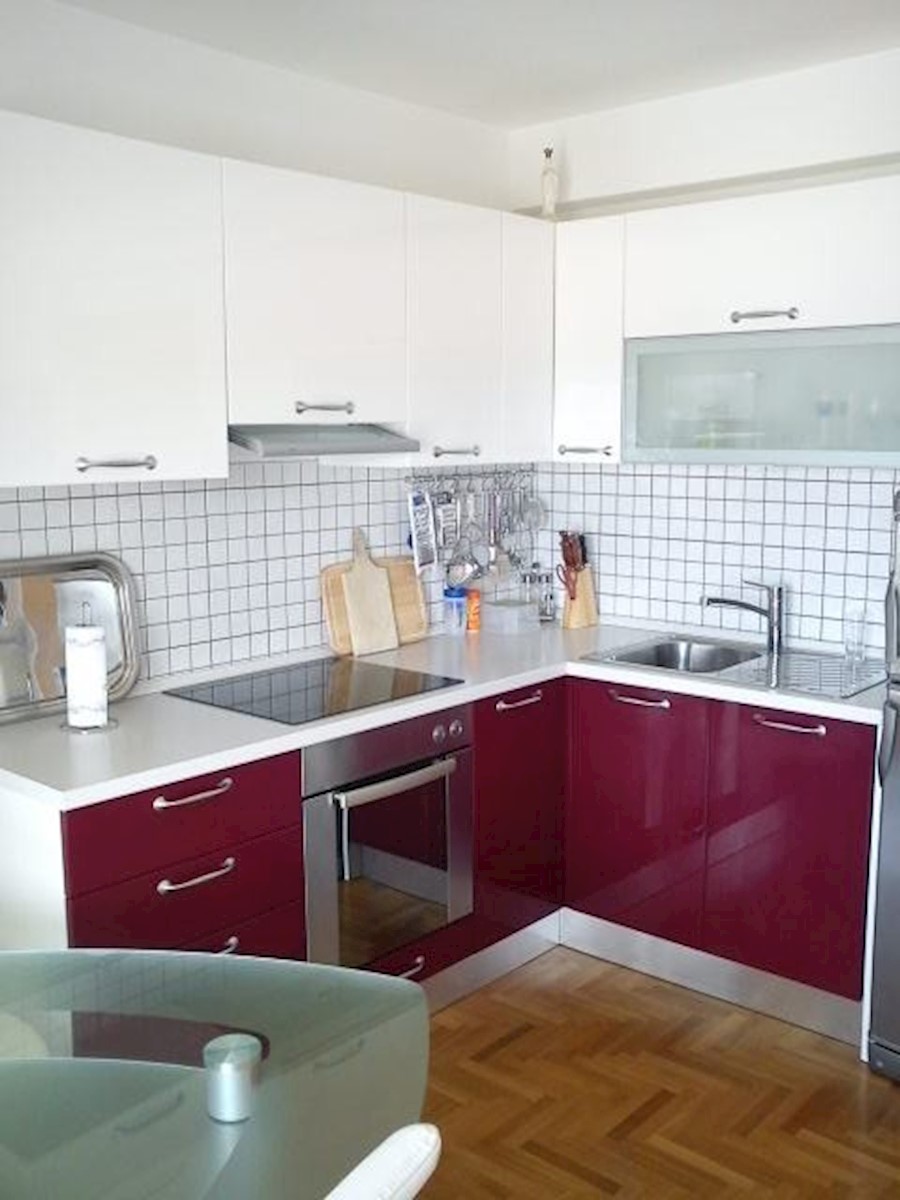 Flat For sale - SPLITSKO-DALMATINSKA BAŠKA VODA