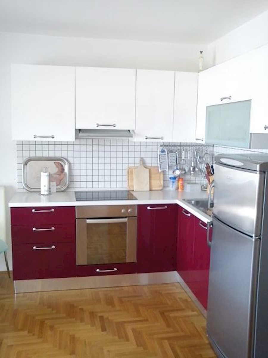 Flat For sale - SPLITSKO-DALMATINSKA BAŠKA VODA