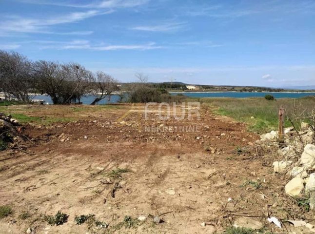 Pozemok na predaj 330 m² – Ližnjan