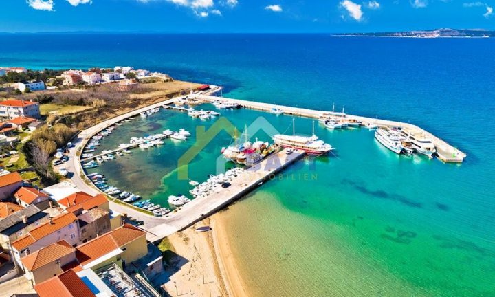 Land for sale 2200 m² – Privlaka
