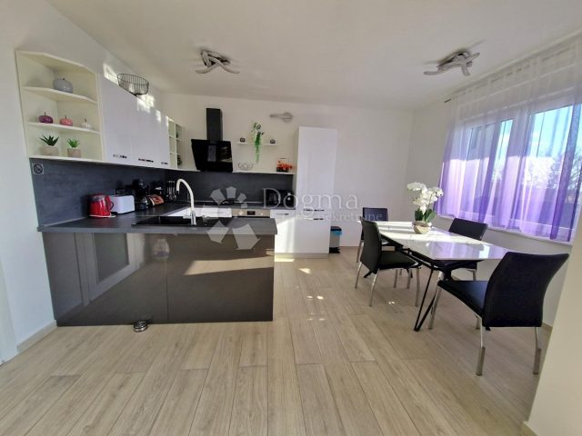 Apartment zu vermieten 84 m² – Kostrena