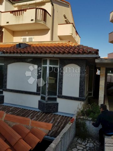 Komerční na prodej 329 m² – Novalja