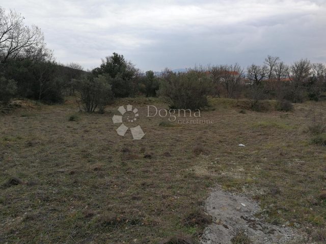 Land for sale 3687 m² – Maslenica