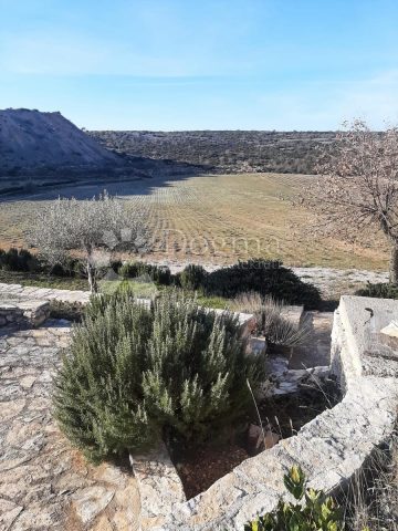 Land for sale 26937 m² – Maslenica