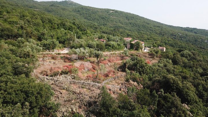 Grundstück zu verkaufen 3500 m² – Nedešćina