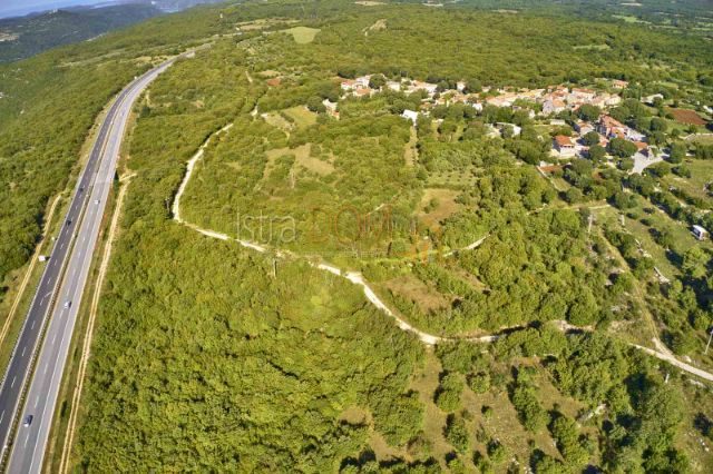 Terreno in vendita 677 m² – Mrgani