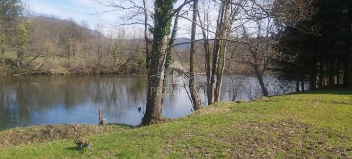 Land for sale 3668 m² – Brod Na Kupi
