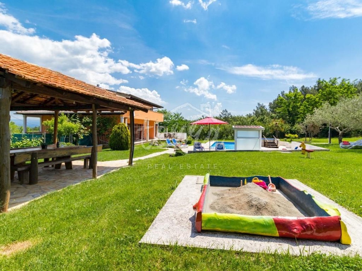 Casa In vendita - ISTARSKA KAROJBA