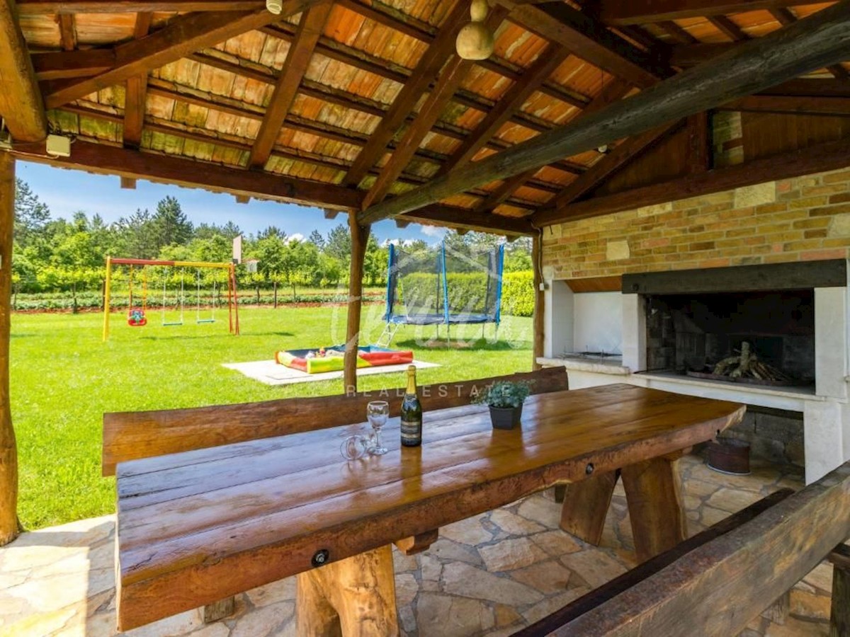 Casa In vendita - ISTARSKA KAROJBA
